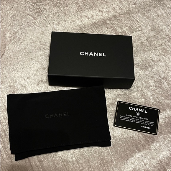 Authentic Chanel 2020 white caviar quilted classic mini chain belt bag - Picture 2 of 14